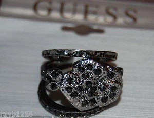 Nuevo con etiquetas Guess Black Metal y Negro Estrás Anillo de Flor y 4 Bandas Estrechas Set, Talla 7 - Imagen 1 de 4