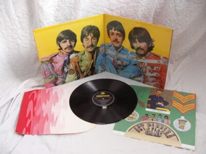BEATLES Sgt PEPPER 1st UK PRESS MONO RED/WHITE INNER SLEEVE, CUTOUTS, NICE VINYL - Picture 1 of 18