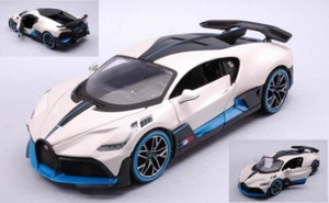 Maisto BUGATTI DIVO WHITE/BLUE 1:24 - Foto 1 di 1