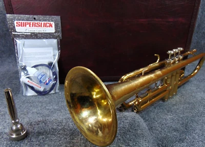 Holton Beginner Student Trumpet Ready to Play Case, Mouthpiece & Care Kit - Image 1 of 4
