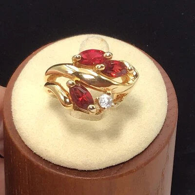 Кольцо заполненное золотом 18 карат с красными и прозрачными кристаллами 7,3 г размер 5,75 - Изображение 1 из 4