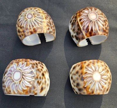 Hermoso juego de 4 servilleteros grabados Tiger Cowrie Sea Shell Foto 1 de 4