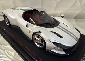 Modellino Ferrari Daytona SP3 1/18 grigio perla righe edizione limitata 10 di 39 pezzi - Foto 1 di 19