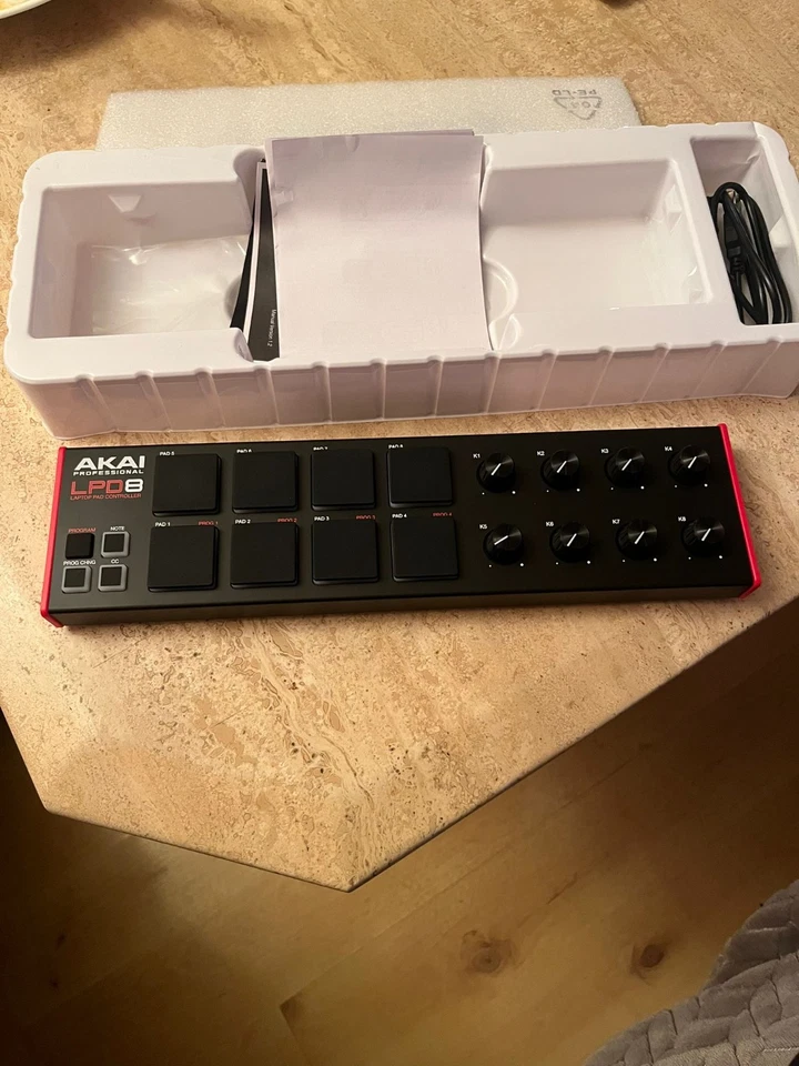 Akai Professional LPD8 MK2 - USB MIDI Pad Controller Drum Machine - Bild 1 von 1