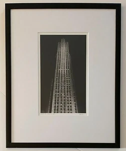 Michael Magill gerahmt Passepartout signiert NYC Rockefeller Center 1998 21” x 17 1/4” - Bild 1 von 1