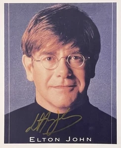 FOTO A COLOR FIRMADA POR ELTON JOHN 8X10 1995 HECHA EN INGLATERRA GIRA - Imagen 1 de 2
