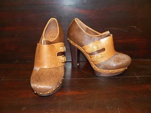 Neu UGG Illana Damen-Stiefelette schokobraun Kalbshaar Nieten Absatz alle Größen - Bild 1 von 8