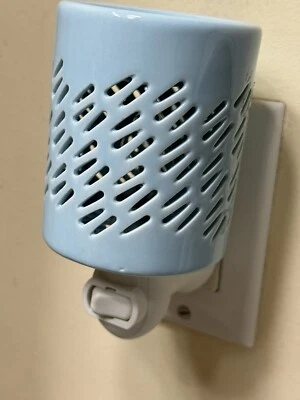 Calentador de cera con luz nocturna enchufable SCENTSY azul aguamarina Foto 1 de 4