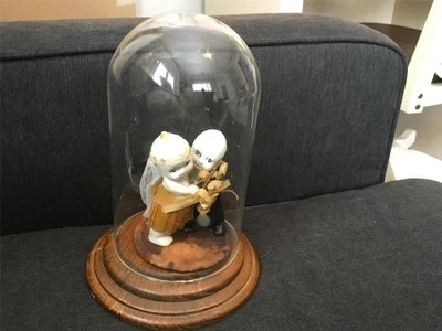 Muñecas Kewpie antiguas para pareja de bodas sobre soporte en estuche de vidrio y madera Rose O’Neill? Foto 1 de 4