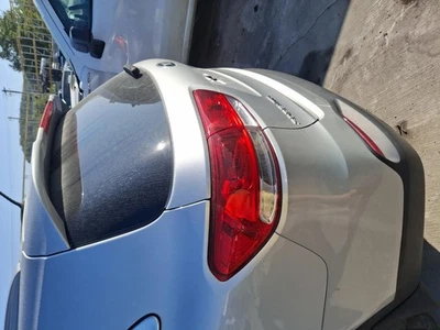 Conjunto de luz trasera izquierda Kia Sorento 2017 plateada OEM usada 51826 Foto 1 de 4