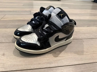 Air Jordan 1 Retro OG Zapatos Juveniles Talla 2.5 Patente Negro Plata FZ3937-00 Foto 1 de 4