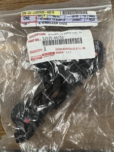 2018-2024 Toyota Camry Front Right Side Retainer OEM 52535-06210 - Picture 1 of 5