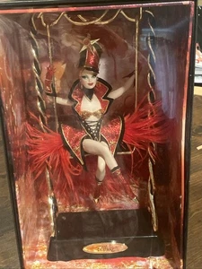 2010 NRFB Barbie Bob Mackie Circus Trapez Puppe Modell R4542 Gold Label Mattel - Bild 1 von 6