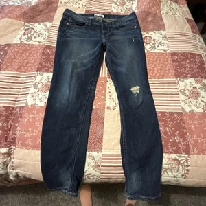 Express Ladies Jeans Size 4, Distressed, Relaxed, Low Rise - Picture 1 of 9