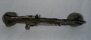 Ametralladora M-60 (grande 2-3/8") prendedor de sombrero militar  - Imagen 1 de 5