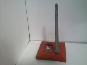 1940'S VINTAGE LIONEL #1045 BASE + SIGN POST FOR WATCHMAN GOOD FOR PARTS OR REPA - Picture 1 of 5