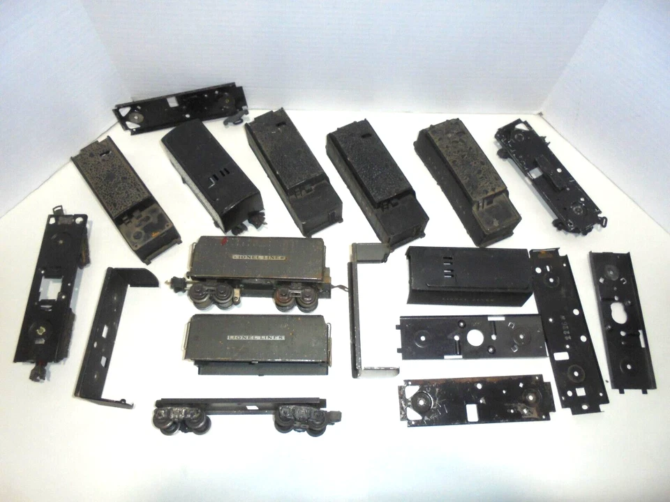 LIONEL O GAUGE LOT OF TRAIN TENDER SHELLS, FRAMES & MORE POSTWAR - Image 1 of 4