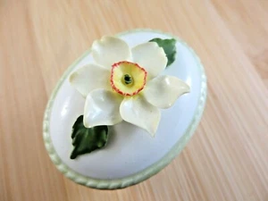 Ansley England Fine Bone China White Trinket Box SPRING Raised Daffodil Flower - Picture 1 of 11