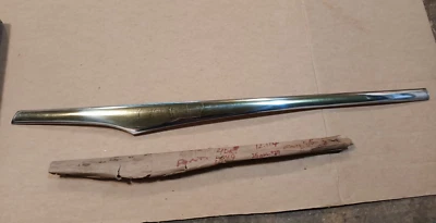 49 50 Pontiac 4 puertas derecha puerta trasera aleta de tiburón línea de cinturón moldura de acero inoxidable NOS Foto 1 de 4