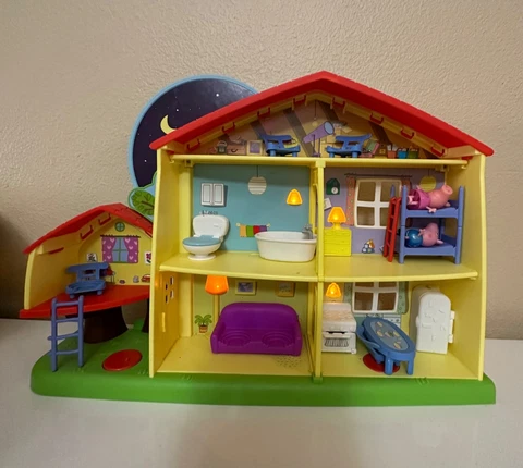 Peppa Pig Peppa's Playtime to Bedtime House Lights & Sounds Cover