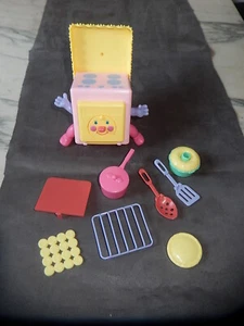 COLLECTION RARE ORIGINALE CUISINIÈRE MATTEL 1988 AVEC ACCESSOIRES BARBIE AUTRE - Foto 1 di 8
