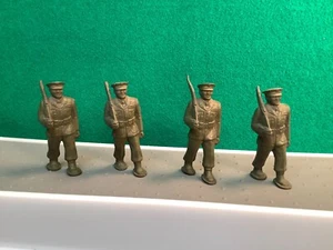 1950's MARX 60MM VINYL SOLDIERS MARCHING IN DRESS UNIFORMS - Picture 1 of 2