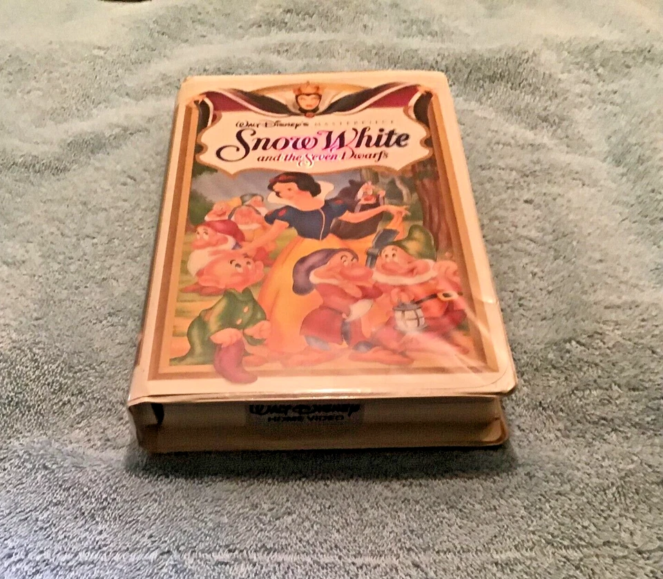 Disney's Masterpiece Snow White And The Seven Dwarfs VHS Movie 1994 - Image 1 of 4