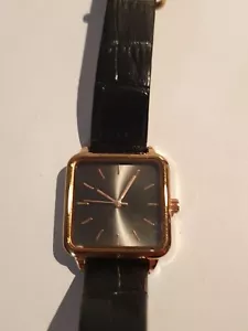 Ladies Unisex Quartz Watch Square Gold Tone 27mn Unbranded Casual Fashion - Picture 1 of 12