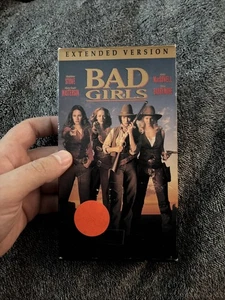 Bad Girls VHS 1996 Drew Barrymore Andie McDowell Mary Stewart Masterson - Bild 1 von 6
