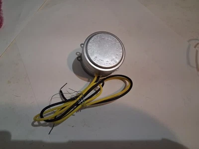 Vintage Synchron 610 Electric Wall Clock Motor NOS TESTED Works 1RPM 24V - Image 1 of 4