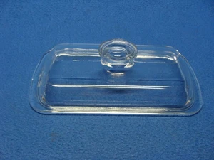 Tapa rectangular vintage de vidrio transparente de 9 1/8" x 5" x 2 sin marcas astilladas en el labio interior - Imagen 1 de 24