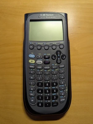 Texas Instruments TI-89 Titanium - Taschenrechner für Schule und Studium - Bild 1 von 4