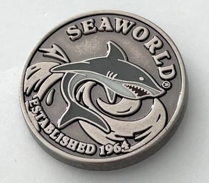 SeaWorld Sea World Orlando Shark Amusement Park Lapel Pin - Picture 1 of 3