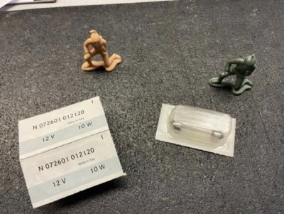 NOS Mercedes-Benz Dome Lamp Bulb 072601012120 OEM - Image 1 of 3