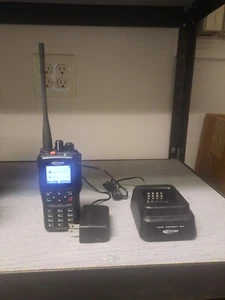 KIRISUN DP990 Radio 400 - 470MHz 4W w/screen Full Keypad Great Battery + Charger - Picture 1 of 10