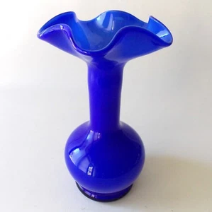 FENTON KIBBE VASA MURRHINA UMMANTELT MIT GLIMMERGLAS MUNDGEBLASENE KUNSTGLASVASE BLAU - Bild 1 von 7