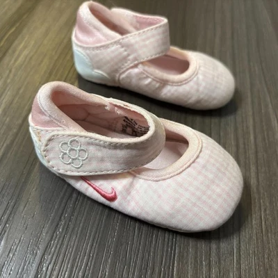 Nike розовый Baby туфли на мягкой подошве кроватки туфли девочек размер 2 имбирь клетчатый - Изображение 1 из 4