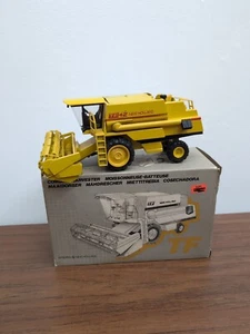 NZG Modelle 1:42 Scale Model 269 Sperry New Holland TF42 Combine Harvester - Picture 1 of 3