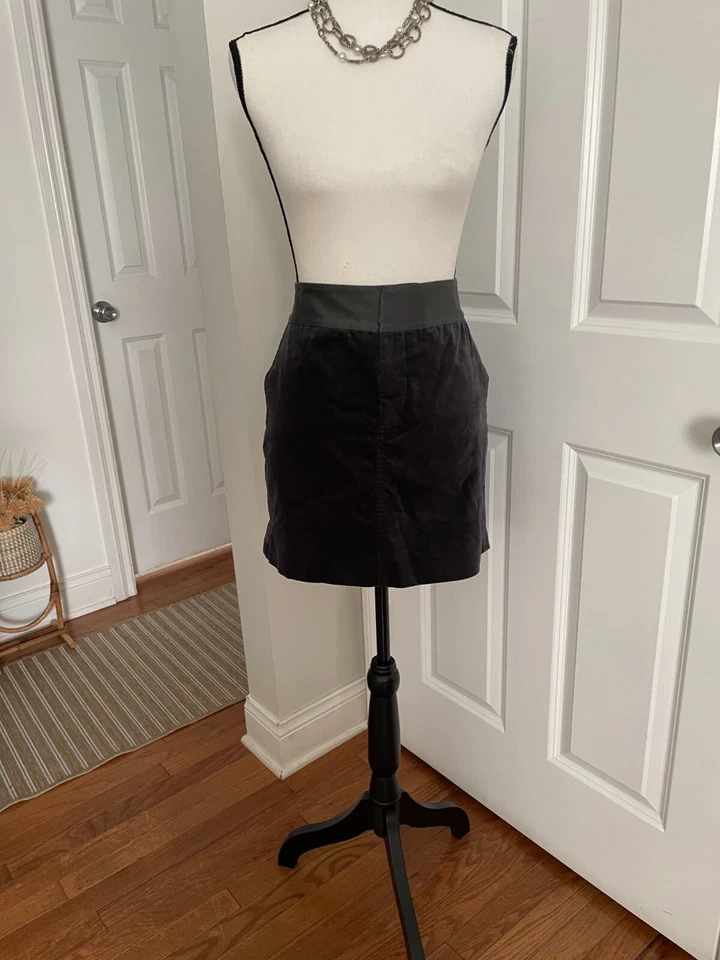 Minifalda de terciopelo Martin & Osa gris seda con bolsillos, talla 8 Foto 1 de 4