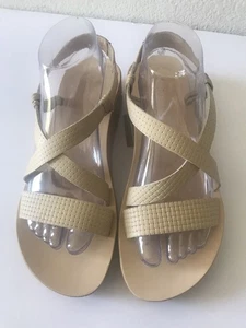 SANDALIAS SUPERIORES MUJER OLUKAI BEIGE CÁLIDO ONOHI TIRAS CUERO TALLA 9 NUEVAS CON ETIQUETAS - Imagen 1 de 9
