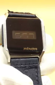 Reloj Nixon "The Atom" 7 A, Black Face, Vintage - Imagen 1 de 15