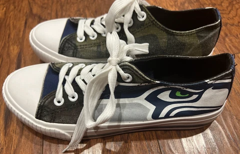 FOCO Womans NFL Seattle Seahawks Low Top Canvas Sneaker Shoes Size 7 w/ Camo Cover