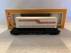 Cox #6150-4 HO Scale Santa Fe Flat Car with Van #94138 - Picture 1 of 8