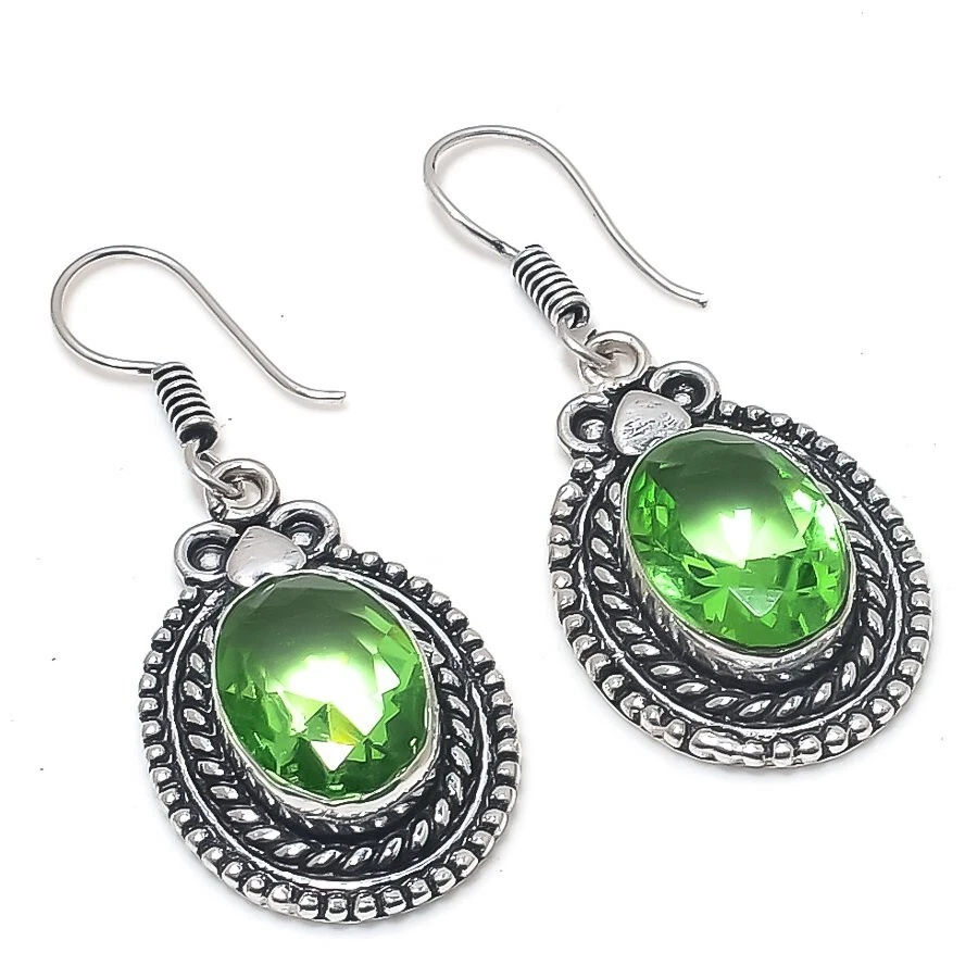 Pendiente de joyería de plata de ley 925 hecho a mano con piedras preciosas de tsavorita verde talla 1,50" Foto 1 de 1