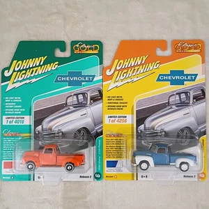 Johnny Lightning 1950 Chevy 3100 Pickups - 2020 Classic Gold  Version A & B -NEW - Picture 1 of 4