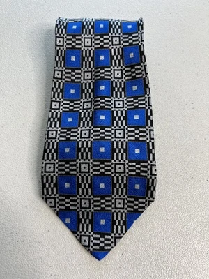 Gravata designer Bachrach feita na Itália azul, preta padrão geométrico 100% seda - Imagem 1 de 4
