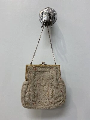 Antiga bolsa eduardiana com miçangas de micro sementes e bolsa bordada moldura gravada - Imagem 1 de 4