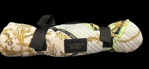 Neu mit Etikett Victoria’s Secret verstaubares wendbares maritimes Strand Pool Picknick 52” x 57” - Bild 1 von 9