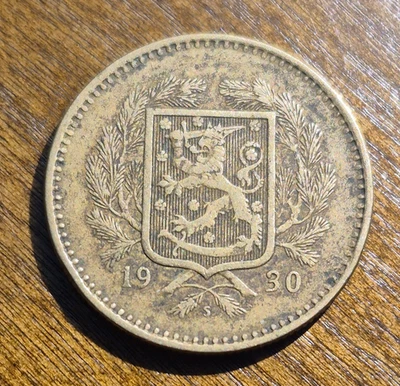 Finland Coin: 1930 10 markkaa; A large, uncommon coin - Image 1 of 2