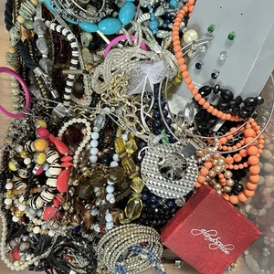 Lote de joyas portátiles de 1 lb de colección hasta ahora mezcladas MSG lo que te gusta--sin gótico - Imagen 1 de 10